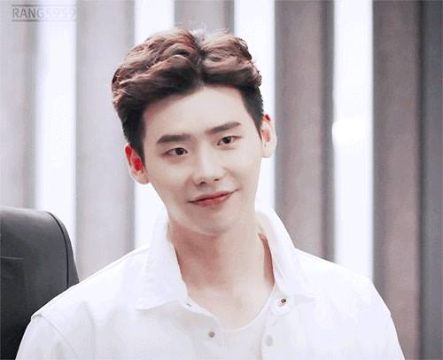 Lee Jong Suk và nụ cười khiến bao chị em gục ngã