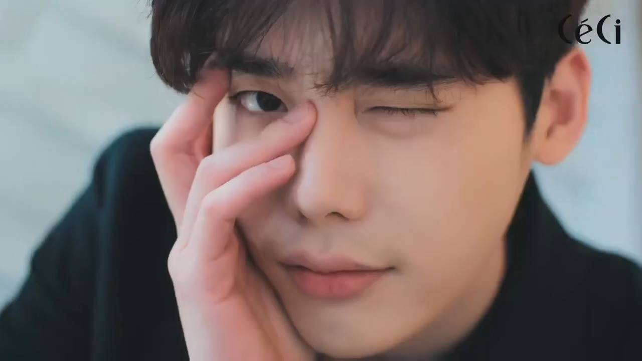 Lee Jong Suk chắc chắn là nam thần đẹp nhất Hàn Quốc